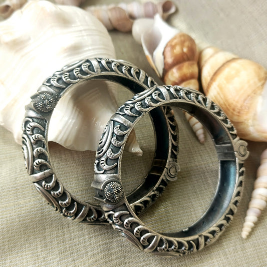 Mirage Ethnic Embossed Silver kada (Single Pic)