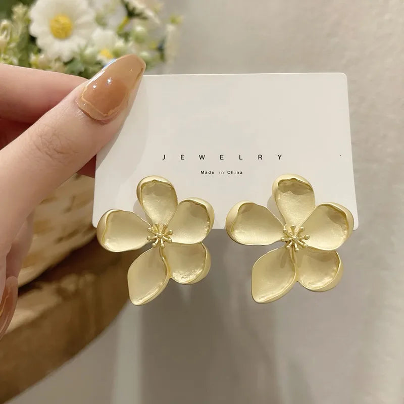 1 Pair Elegant Lady Streetwear Flower Ginkgo Leaf Plating Inlay Alloy Imitation Pearl Drop Earrings Ear Studs