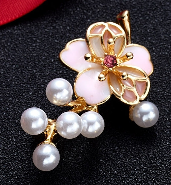 Pink Flower Pearl Brooch – Elegant Gold Tone Floral Lapel Pin for Women