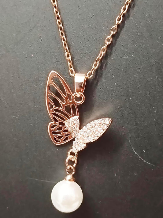 Mirage dalacate stylih butterfly wings with hanginf pearl pendant with chain