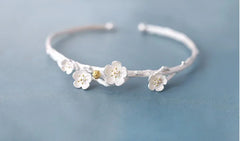Elegant Floral Silver Kada Bracelet for Women – Minimal Flower Design Open Cuff Bangle