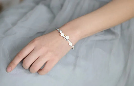 Elegant Floral Silver Kada Bracelet for Women – Minimal Flower Design Open Cuff Bangle