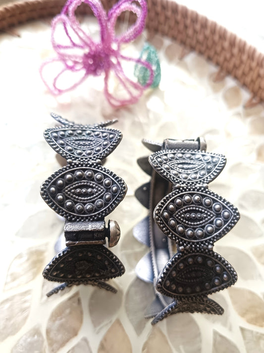 Antique Oxidized Tribal Pattern Bangles – Leaf & Eye Motif Design  (Single Pic)