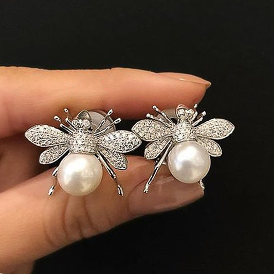 Mirage  Beautiful Bee Stud  earing in American Dimond's and Pearl 's