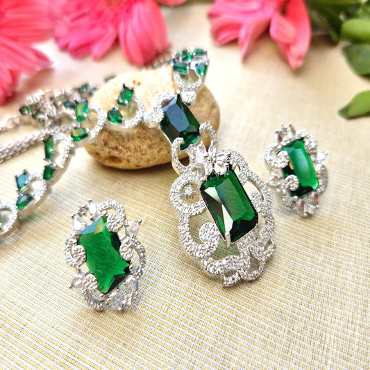 Emerald Royale Necklace Set