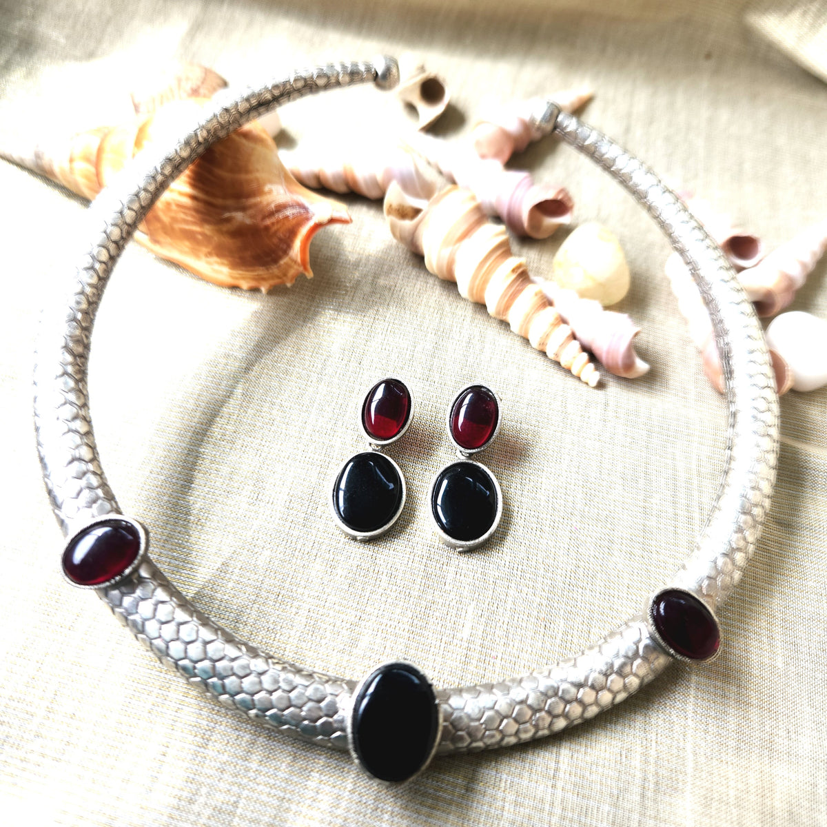 Mirage Stylish Silver  Hasli with Red and Black Monalisa stone with Matching Earrings