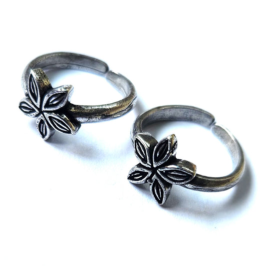 Mirage Flower Oxidised Adjustable Toe Ring