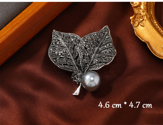 Mirage - Vintage Silver Leaf Brooch with Grey Pearl Accent – Elegant Women’s Antique-Style Pin