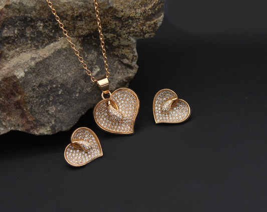 MIRAGE - Heart shape golden Dimond Pendent Earing Set with Chain