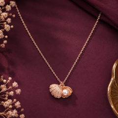 Pearl Shell Pendant Necklace for Women – Elegant Shell Necklace in Gold & Silver