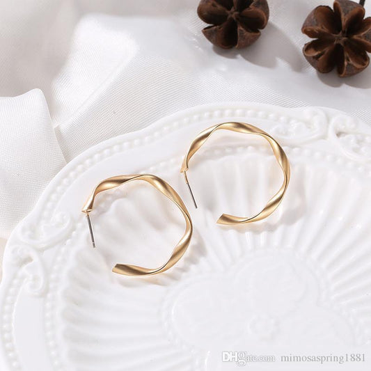 Mirage Simple twisted hoop earrings
